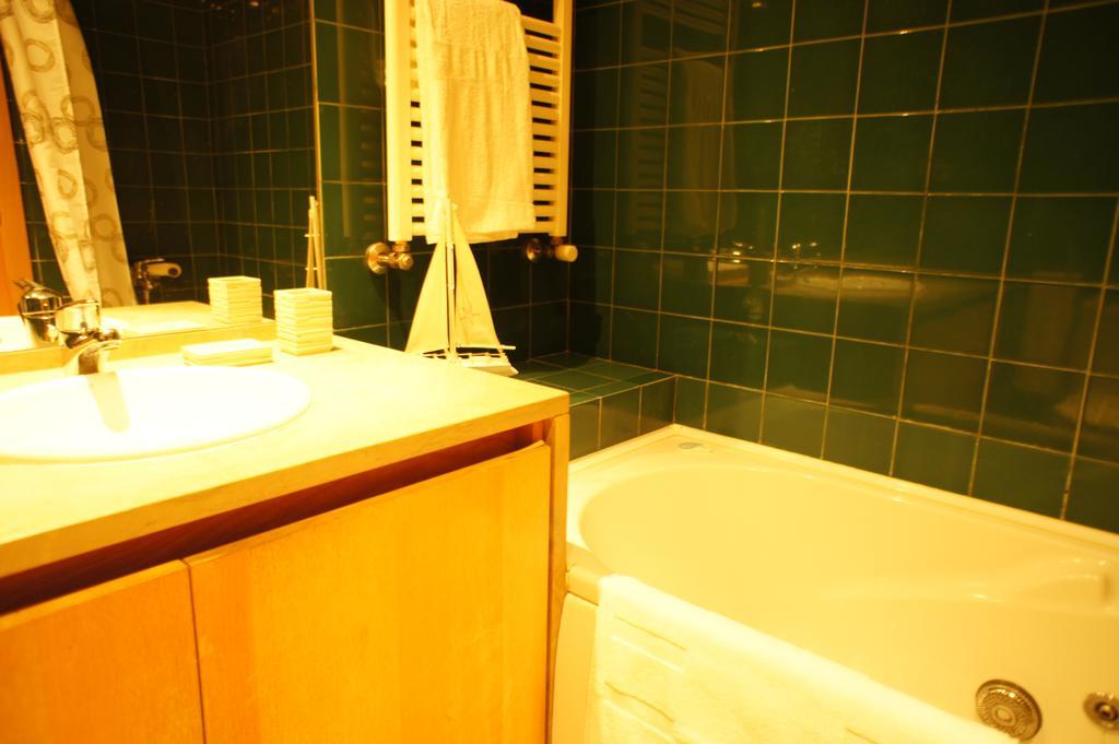 Modern Apartment Near The Bridge リスボン エクステリア 写真